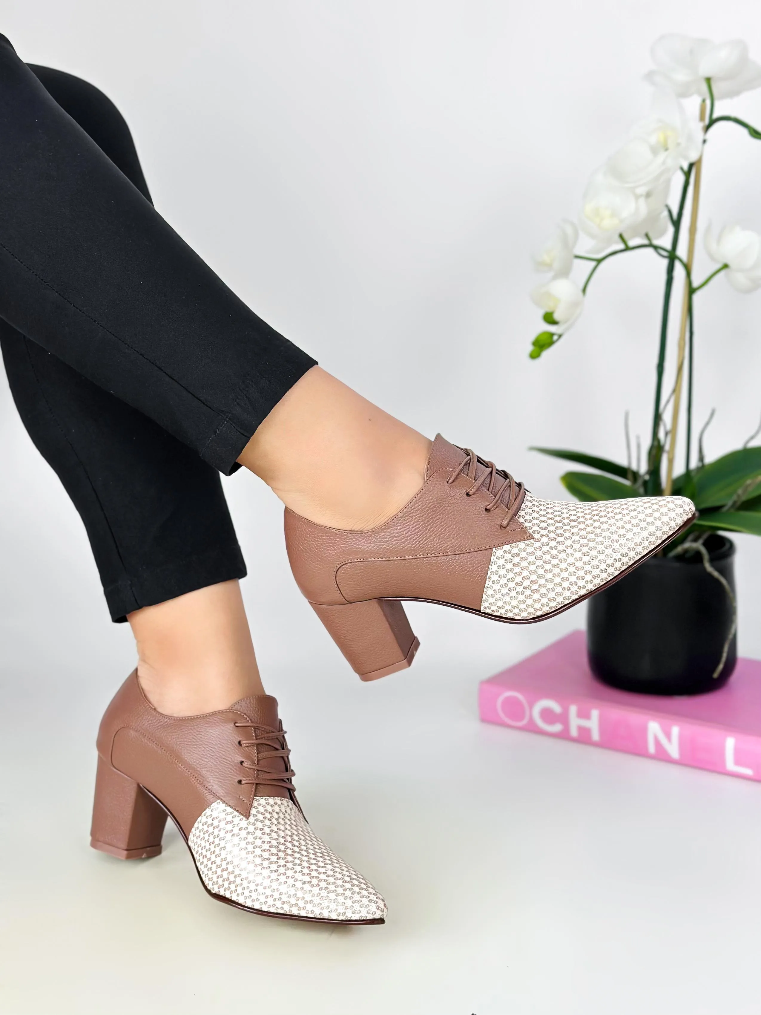 Brown Lace-Up Block Heel Oxford Shoes