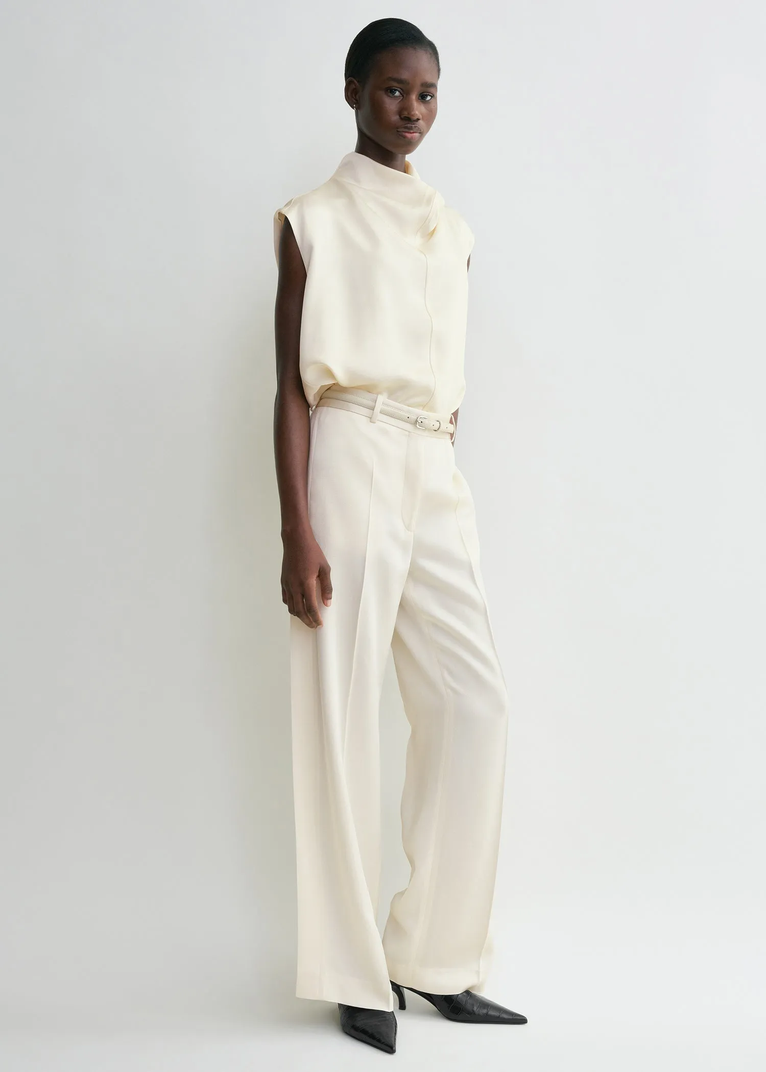 Cuff-slit trousers macadamia