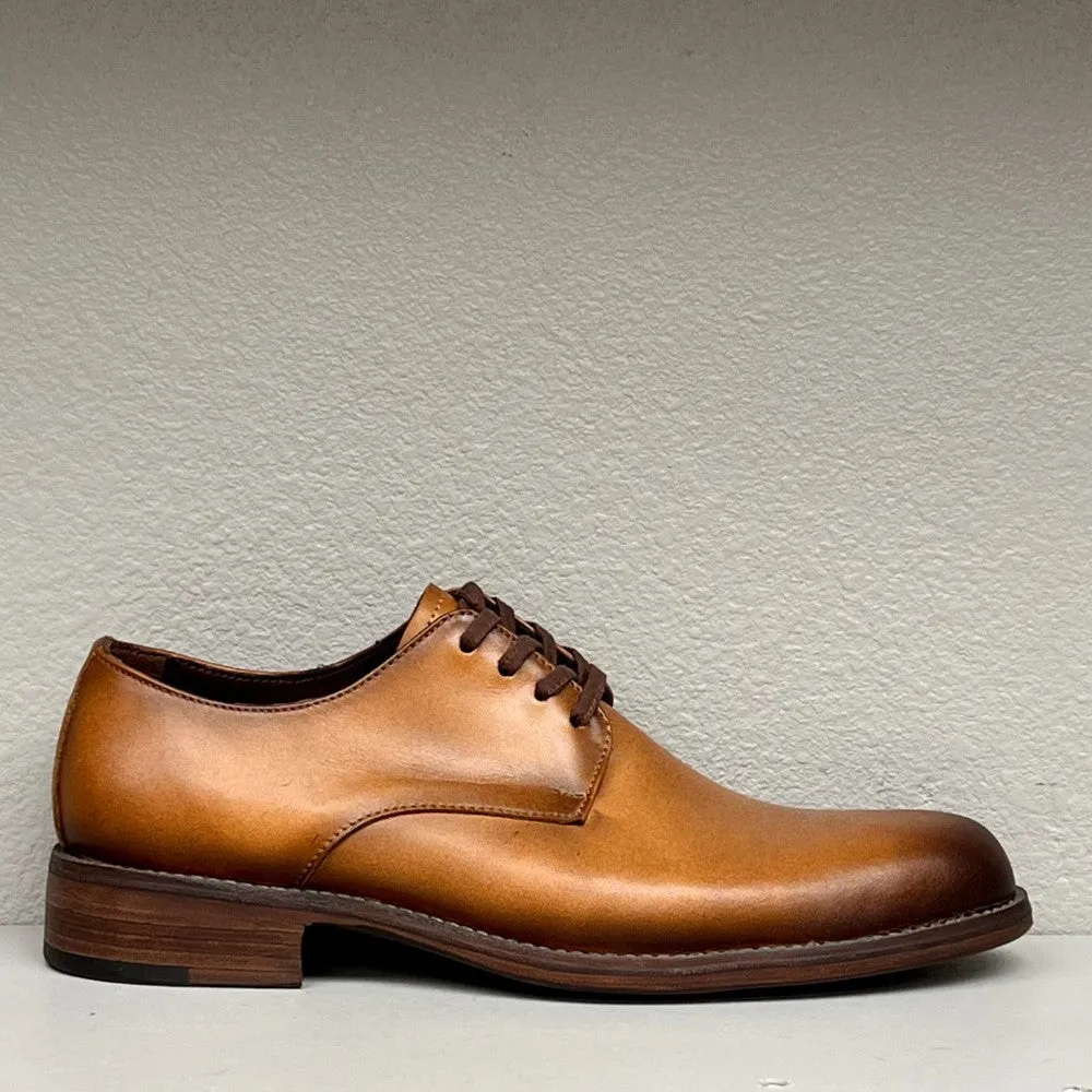 Derby-lace up/Hand colored Cognac leather w/ dark accents/ Leather sole