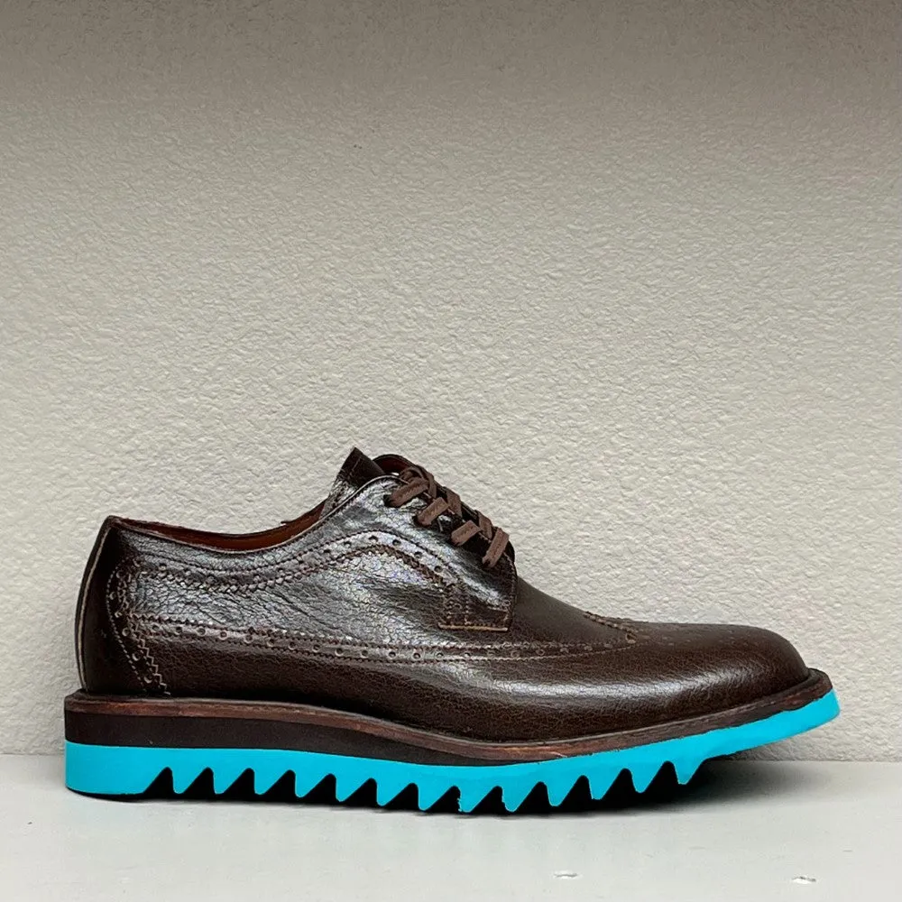 Derby wing-tip-lace up/Brown leather w/ texture/ rubber sole