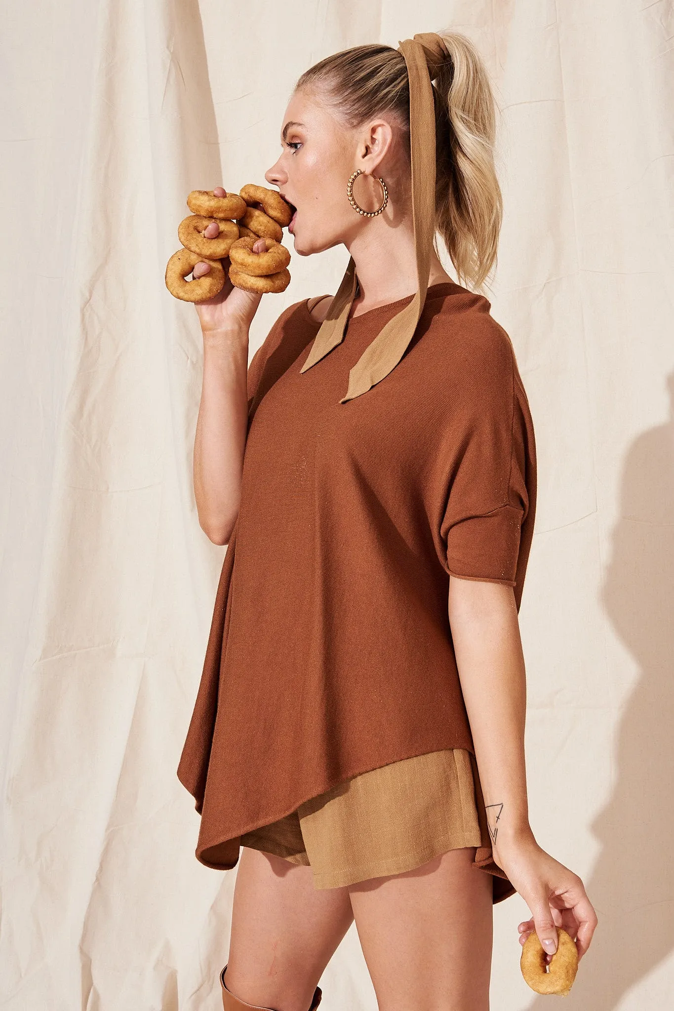 Eye To Eye Knit Top In Rust