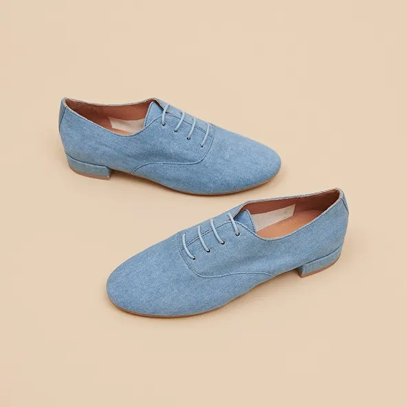 Flat-heeled richelieus in blue denim