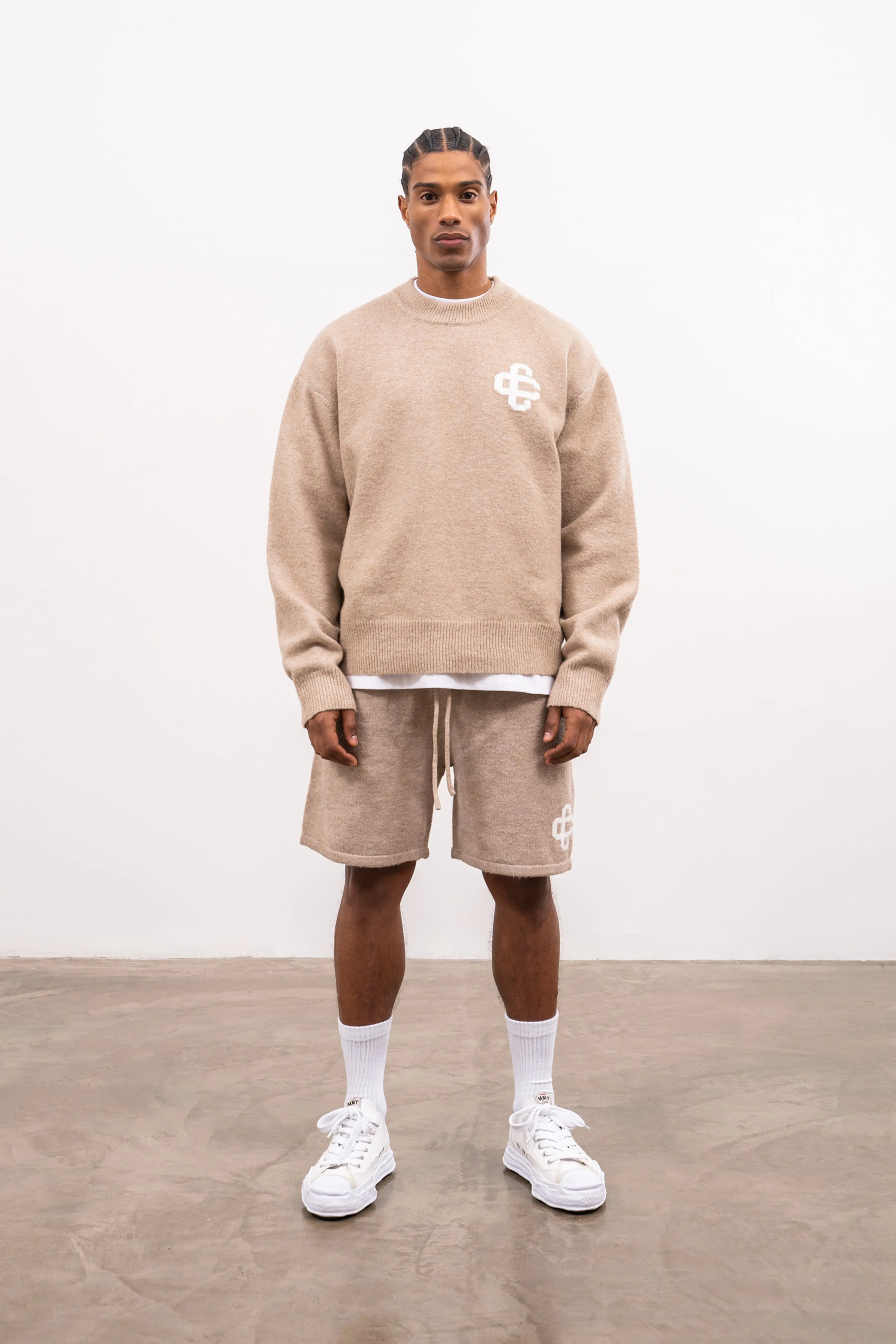 FLUFFY KNIT EMBLEM SHORTS - BEIGE