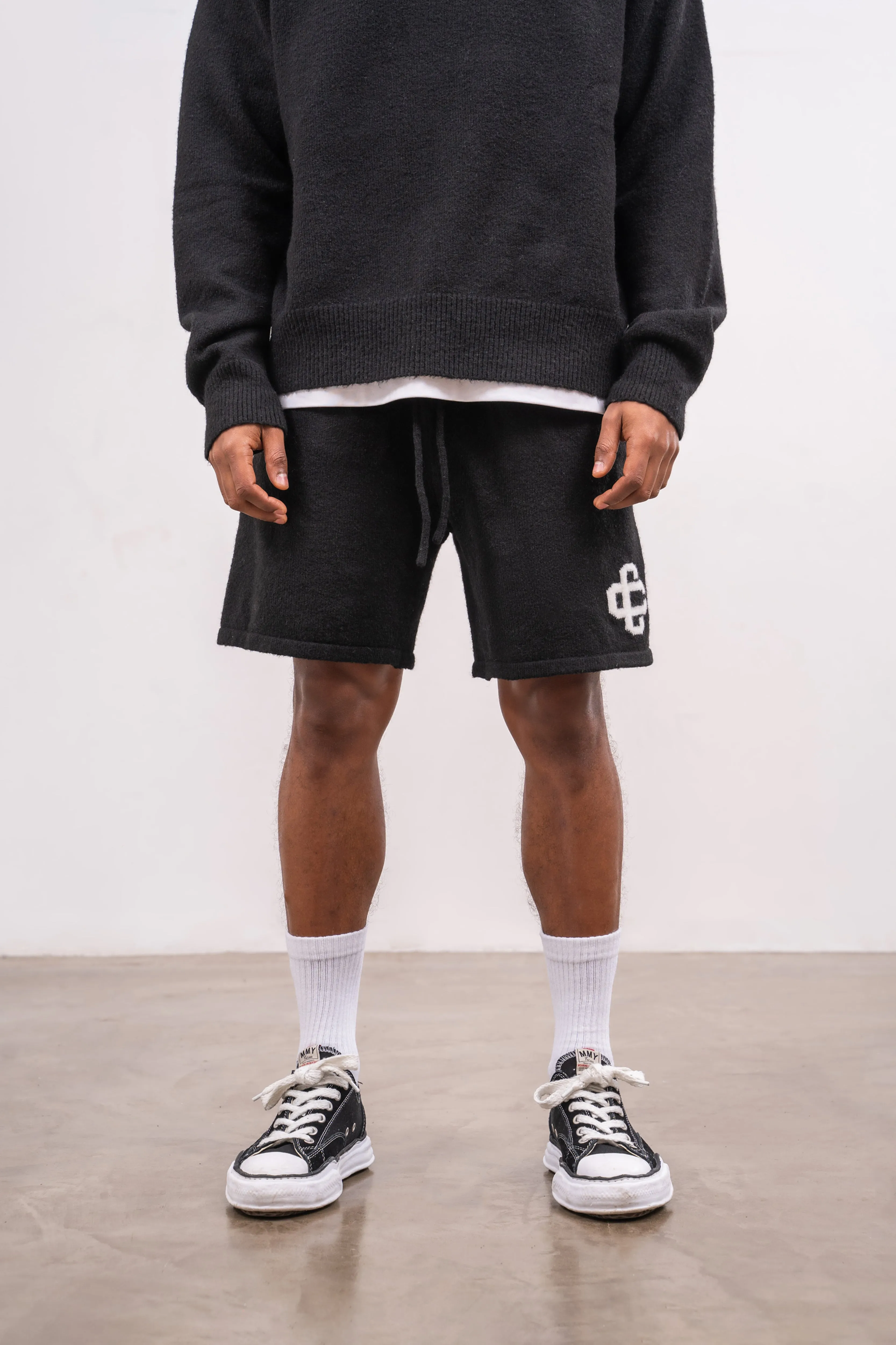 FLUFFY KNIT EMBLEM SHORTS - BLACK