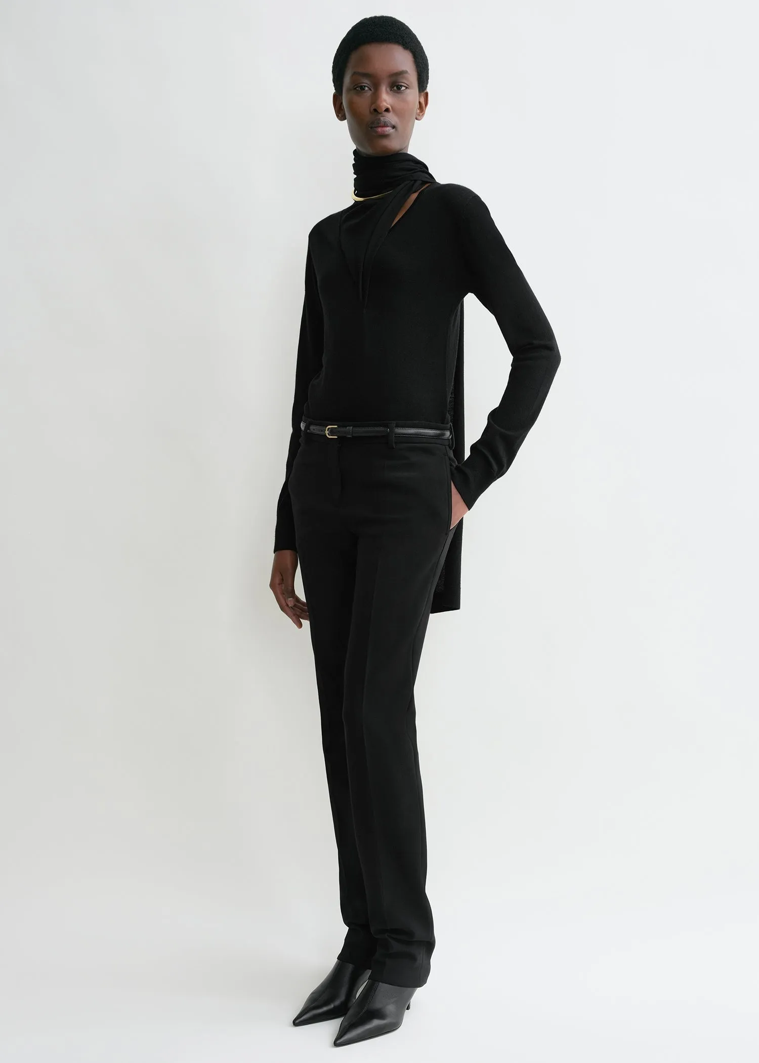 Low-waist slim trousers black