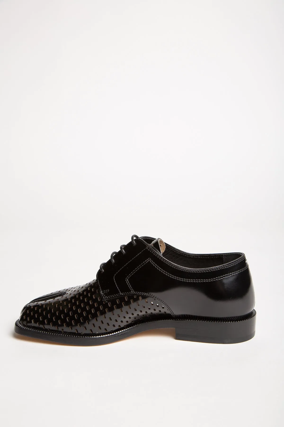 MAISON MARGIELA | TABI PERFORATED OXFORD SHOES