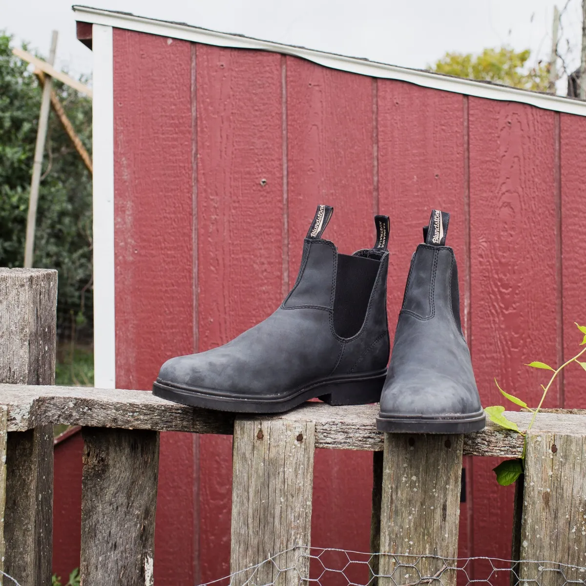 Rustic Black Men's Chelsea Boots.