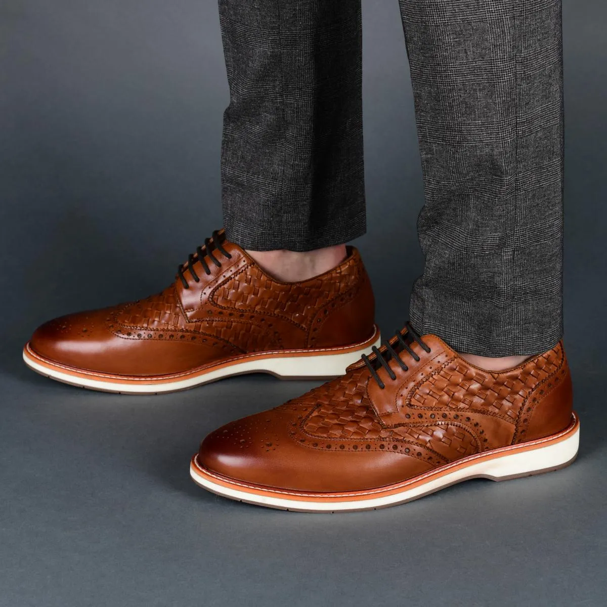      Thomas & Vine Men's Radcliff Woven Wingtip Derby     